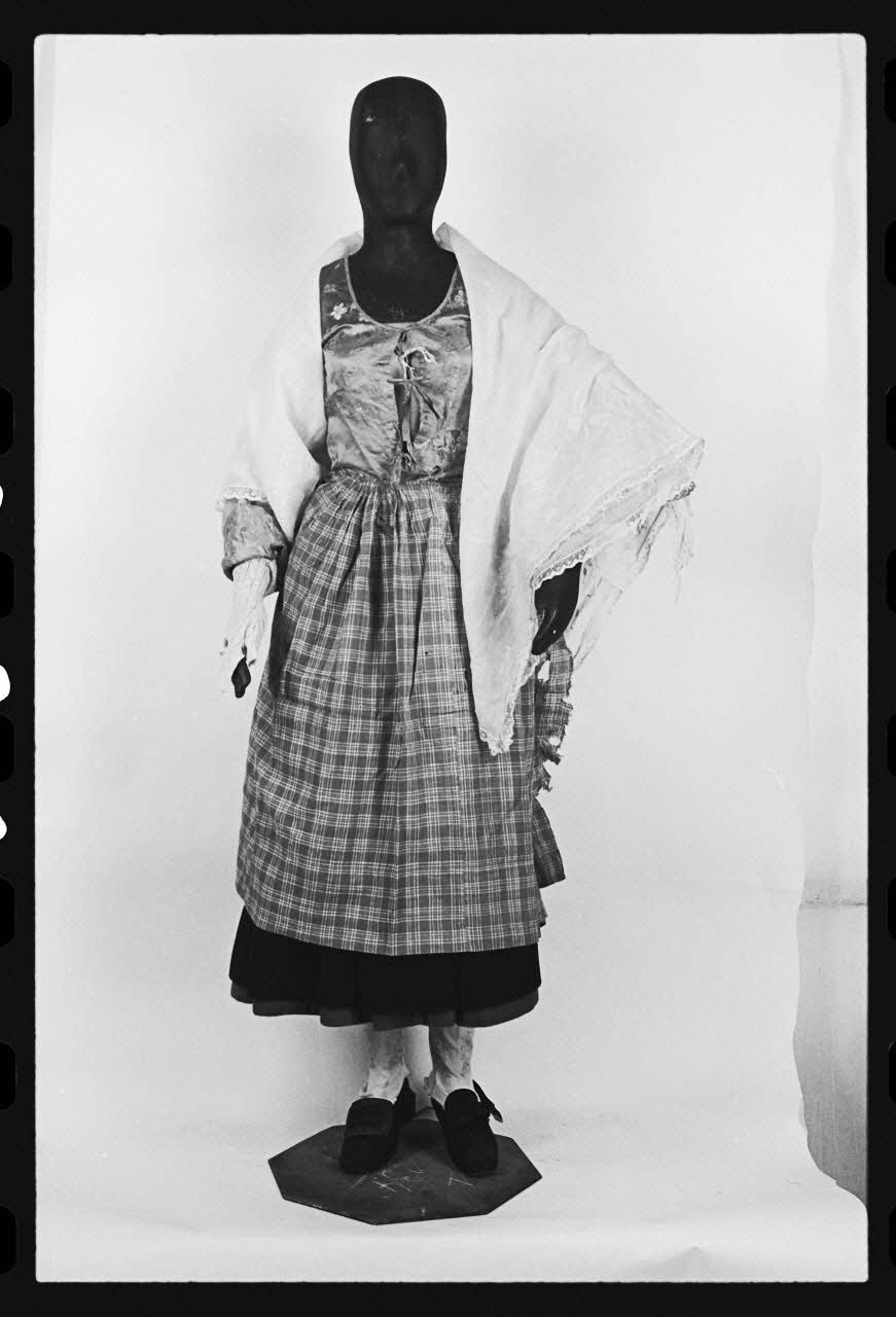 photographie Costume de femme de pêcheur Ph.1980.1.832 Photo