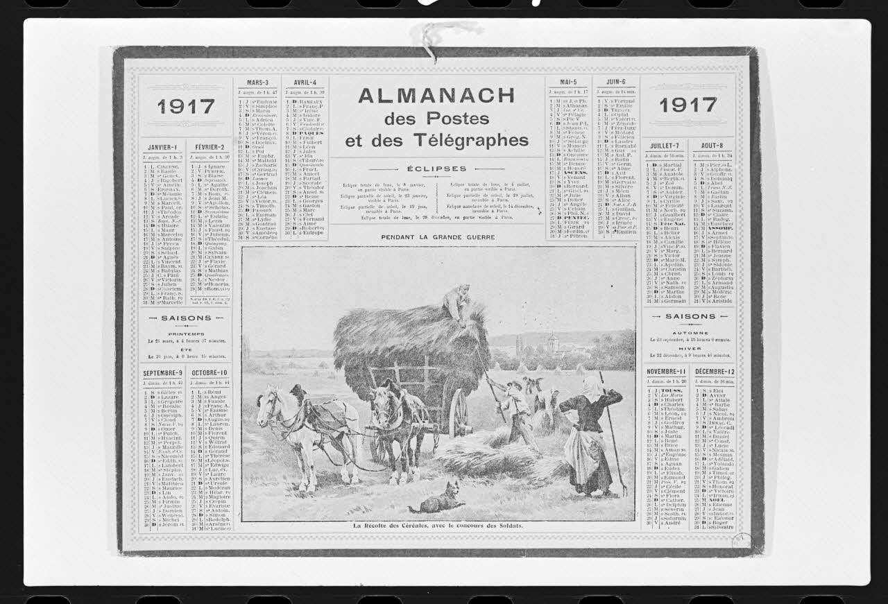 photographie Almanach illustré : "Récolte des céréales avec le concours des soldats". Reproduction industrielle noir et blanc Ph.1980.2.15 Photo