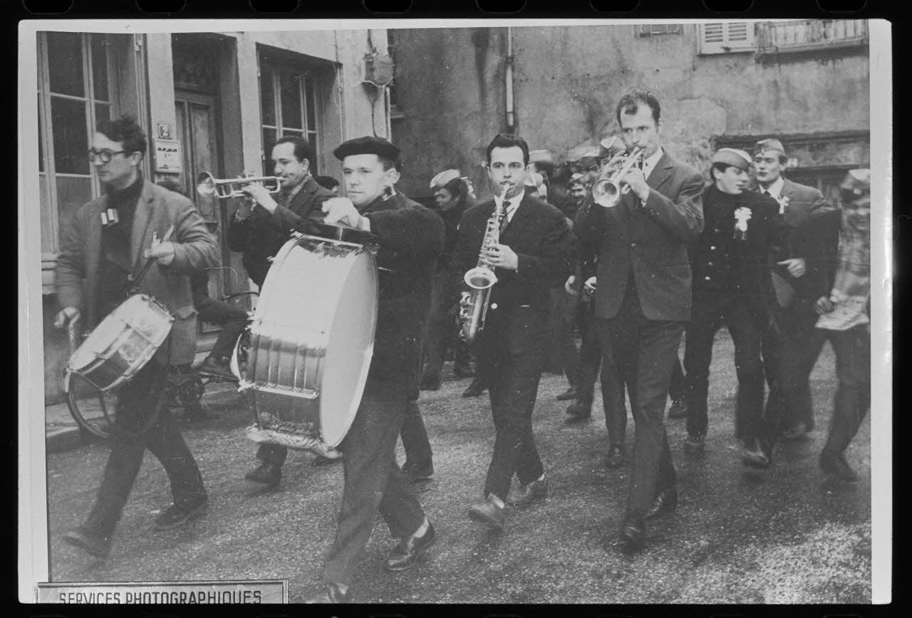 Le Dauphiné Libéré photographie Fête de la quintaine ayant lieu le dernier lundi du mois de janvier 1950 Rhône-Alpes, France 1950 Ph.1980.22.15 Photo