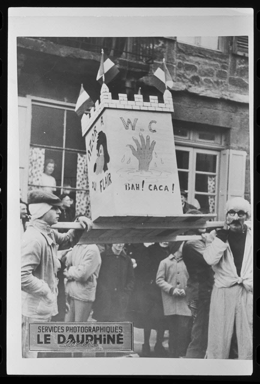 Le Dauphiné Libéré photographie Fête de la quintaine ayant lieu le dernier lundi du mois de janvier 1950 Rhône-Alpes, France 1950 Ph.1980.22.16 Photo