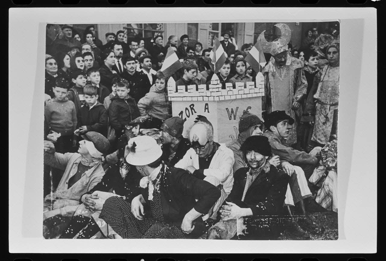 Le Dauphiné Libéré photographie Fête de la quintaine ayant lieu le dernier lundi du mois de janvier 1950 Rhône-Alpes, France 1950 Ph.1980.22.17 Photo
