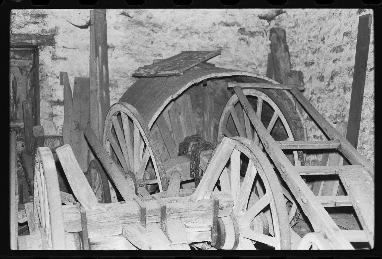 photographie Cuve à vin. Diable pour le transport Ph.1980.6.20 Photo