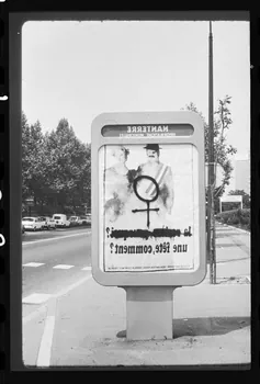 photographie Rosière (catégorie de sexe). Sigle de M.L.F. Ph.1980.7.1 Photo