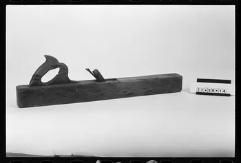 photographie Antenne Saint-Riquier : carrossier. Rabot: varlope Ph.1981.1.193 Photo