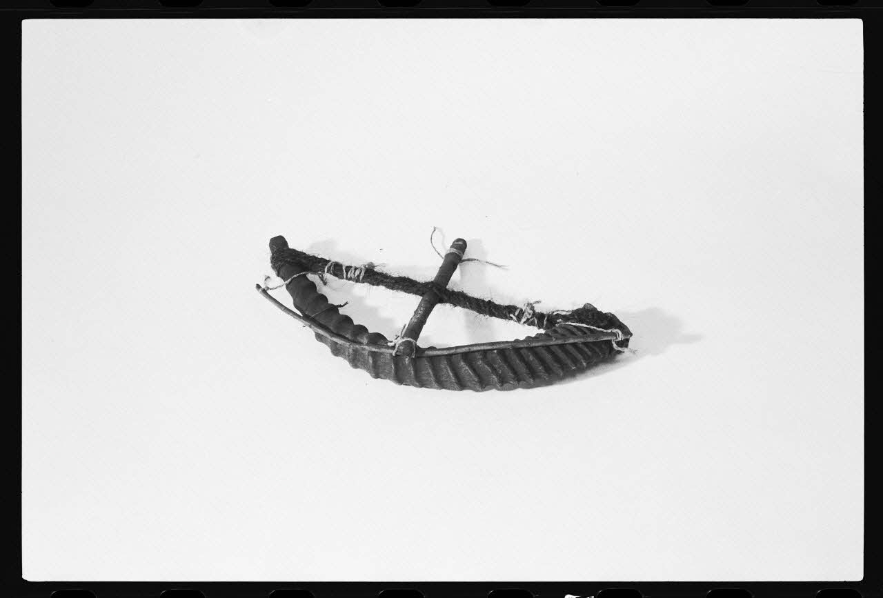 photographie Piège. Traquenard dit "à machoires", avec corne de gazelle Ph.1981.1.596 Photo