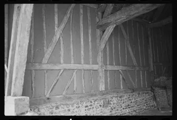 photographie Intérieur de la grange A. Pan de bois, torchis et solin Ph.1985.48.15  Photo