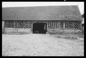 photographie Façade de la grange A en pan de bois et solin Ph.1985.48.7  Photo