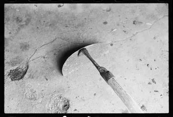 photographie "Râble" pour retirer les braises de d'épines du four à pain Ph.1985.50.30 Photo
