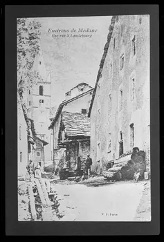 photographie Carte postale. Village en lauze avec une rue Ph.1985.61.5  Photo