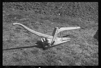 photographie Détail d'un araire préparant le sol pour le travail de la vigne Ph.1985.66.6  Photo