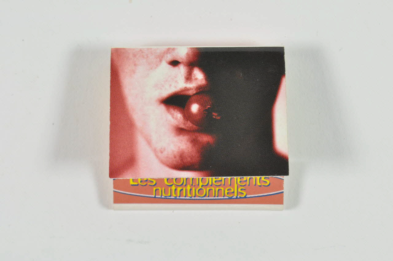 POCHETTE D'ALLUMETTES "Les compléments nutritionnels" 2002.104.14 Photo Mucem