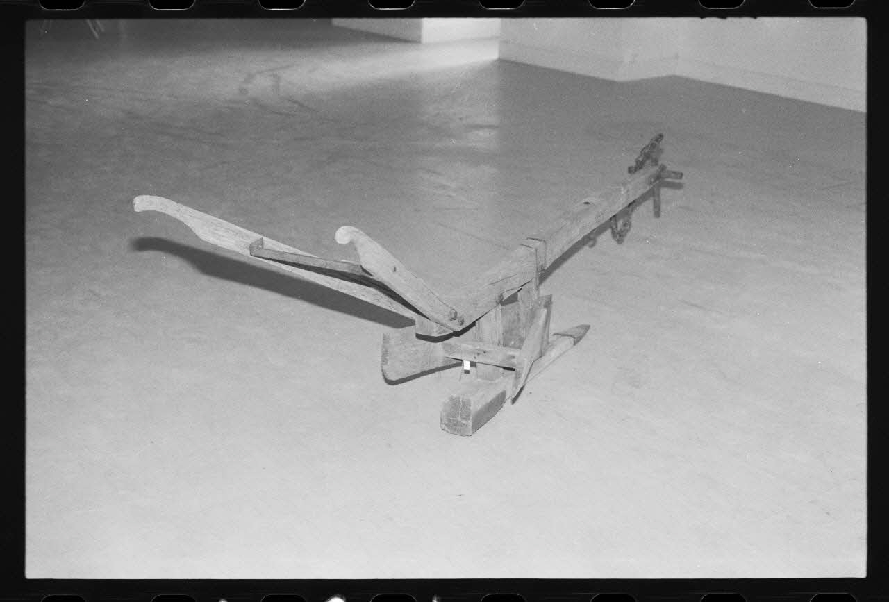 photographie Araire quadrangulaire à deux mancherons bâti suivant un modèle de charrue Ph.1986.1.134  Photo