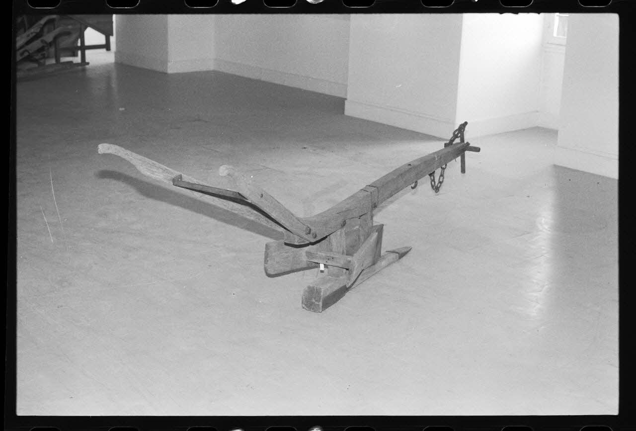 photographie Araire quadrangulaire à deux mancherons bâti suivant un modèle de charrue Ph.1986.1.139  Photo