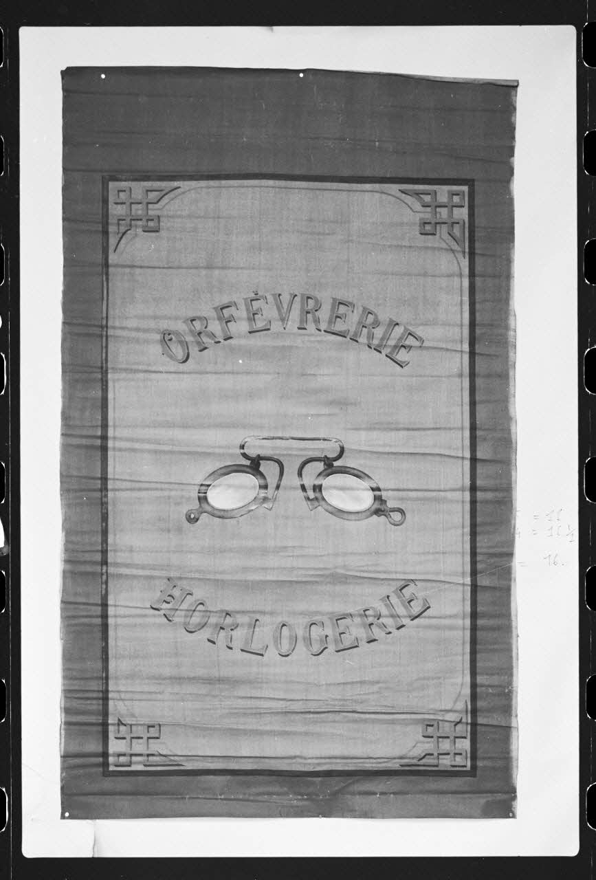 photographie Store en toile peinte de bijoutier-horloger. 20è siècle Ph.1986.1.297 Photo