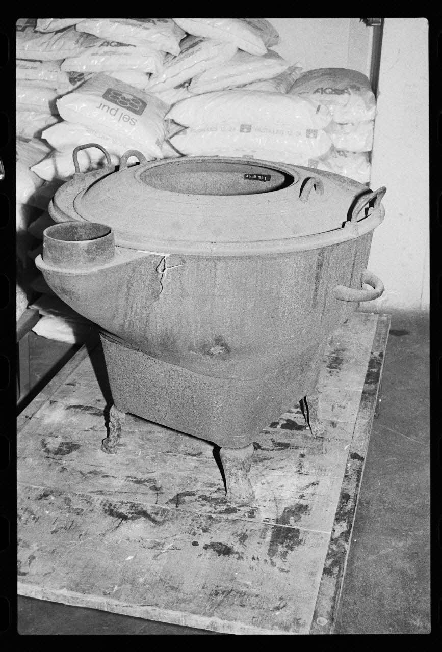 photographie Foyer mobile : chaudière en fonte du 20è siècle Ph.1986.1.304 Photo