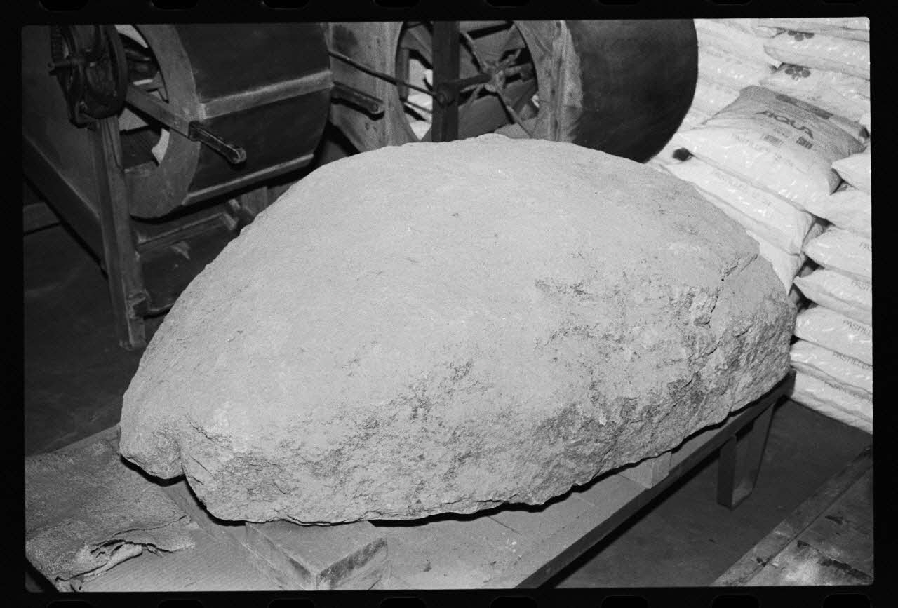 photographie Meule de moulin à eau du 20è siècle Ph.1986.1.308 Photo