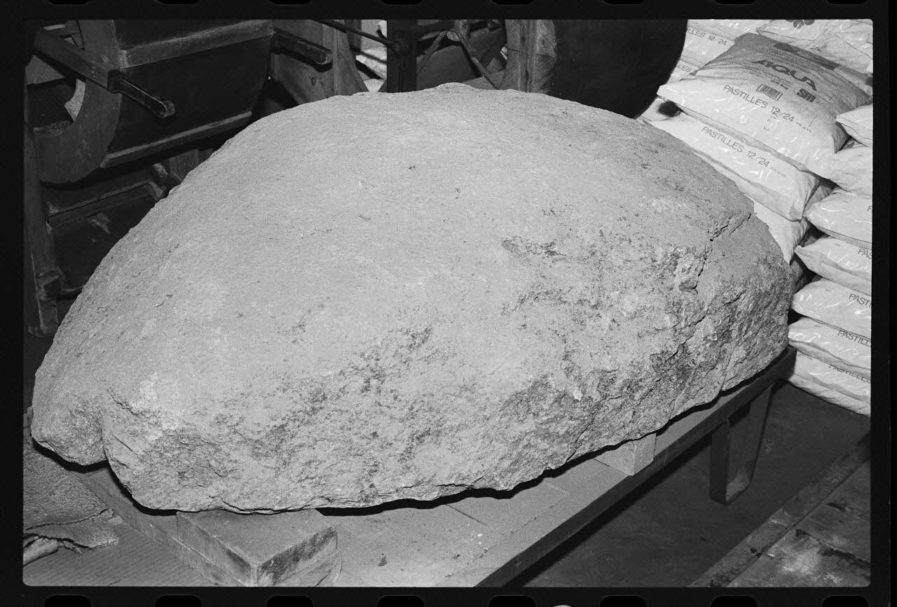 photographie Meule de moulin à eau du 20è siècle Ph.1986.1.309 Photo