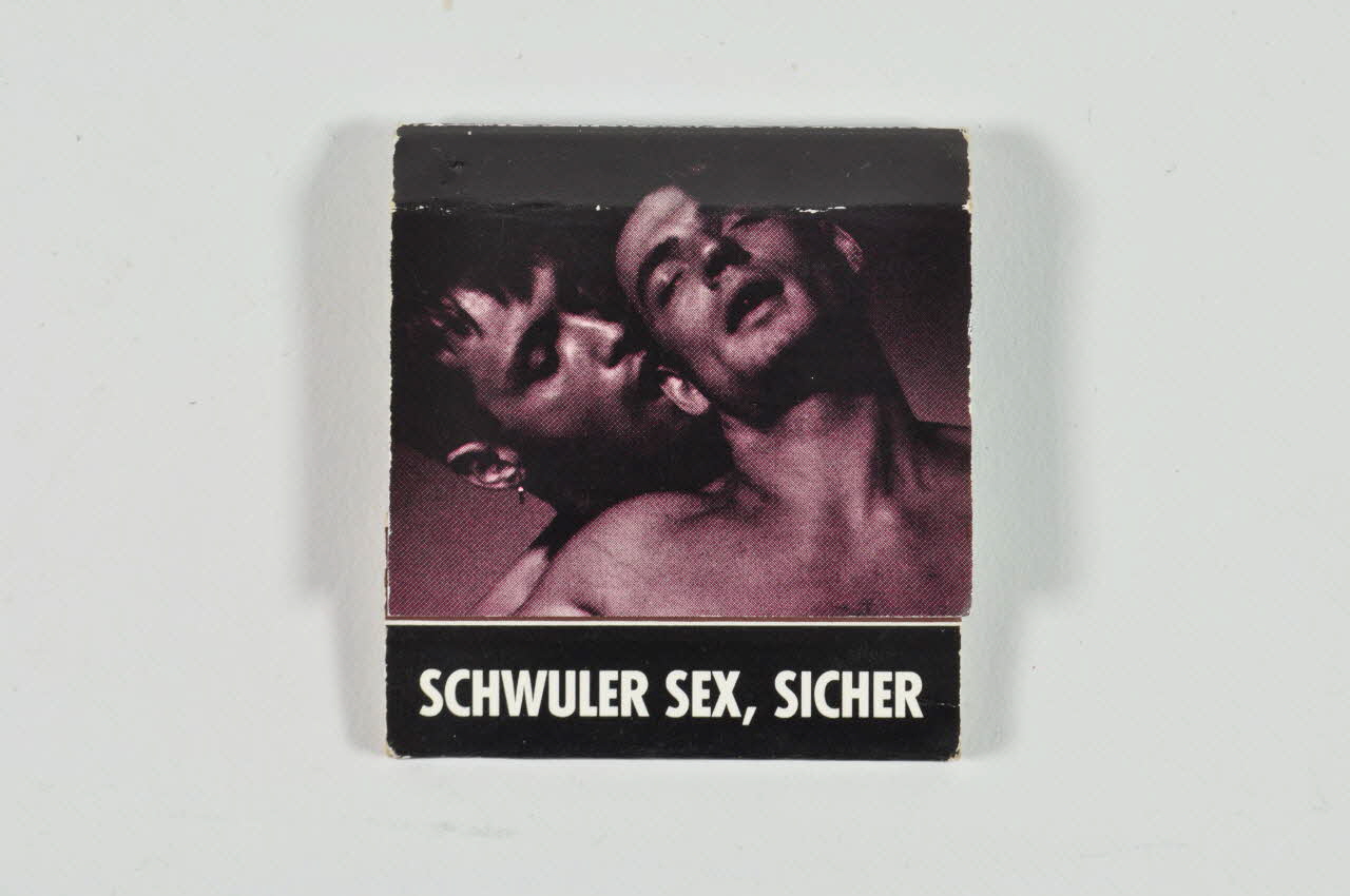 POCHETTE D'ALLUMETTES Schwuler sex, sicher (sexe homosexuel, plus sûr) 2002.104.16 Photo Mucem