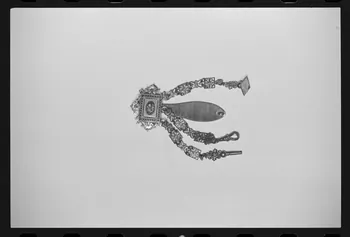 photographie Clavier, dit "châtelaine", du 19è siècle. Trois chaînes pour le cachet, la montre, et la clé de montre. Cuivre émaillé Ph.1986.1.490 Photo