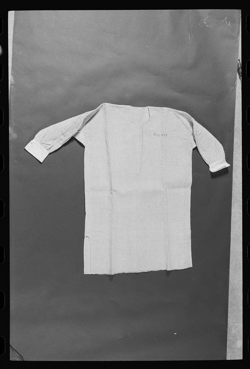photographie Pièce d'un ensemble : chemise d'homme Ph.1986.1.83  Photo
