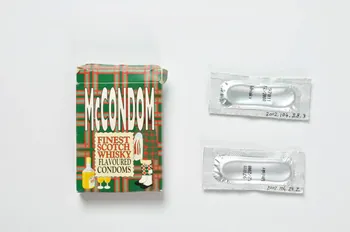 Riverside Services Etui de préservatif Mc Condom Grande Bretagne 1989 2002.104.28.1-3 Photo Mucem