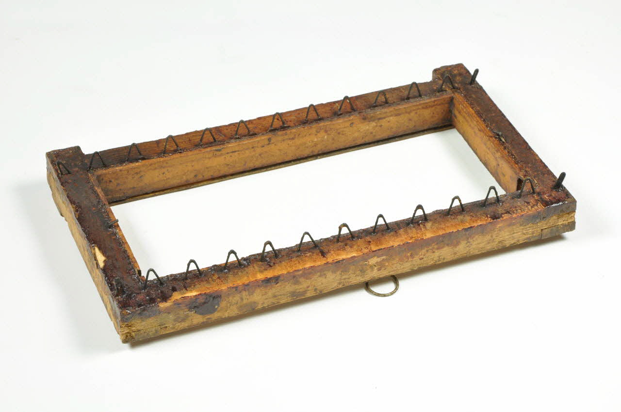 SUPPORT DE RUCHE France 1960 2002.132.83.2.2  Photo