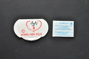 Bristol-Myers Squibb / CRIPS Enveloppe de gel lubrifiant "Aimer sans peur" France 2000 2002.104.35.1-2 Photo Mucem