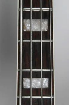 Fender guitare électrique Etats-Unis 1960 2005.199.1.1-2 Photo Mucem