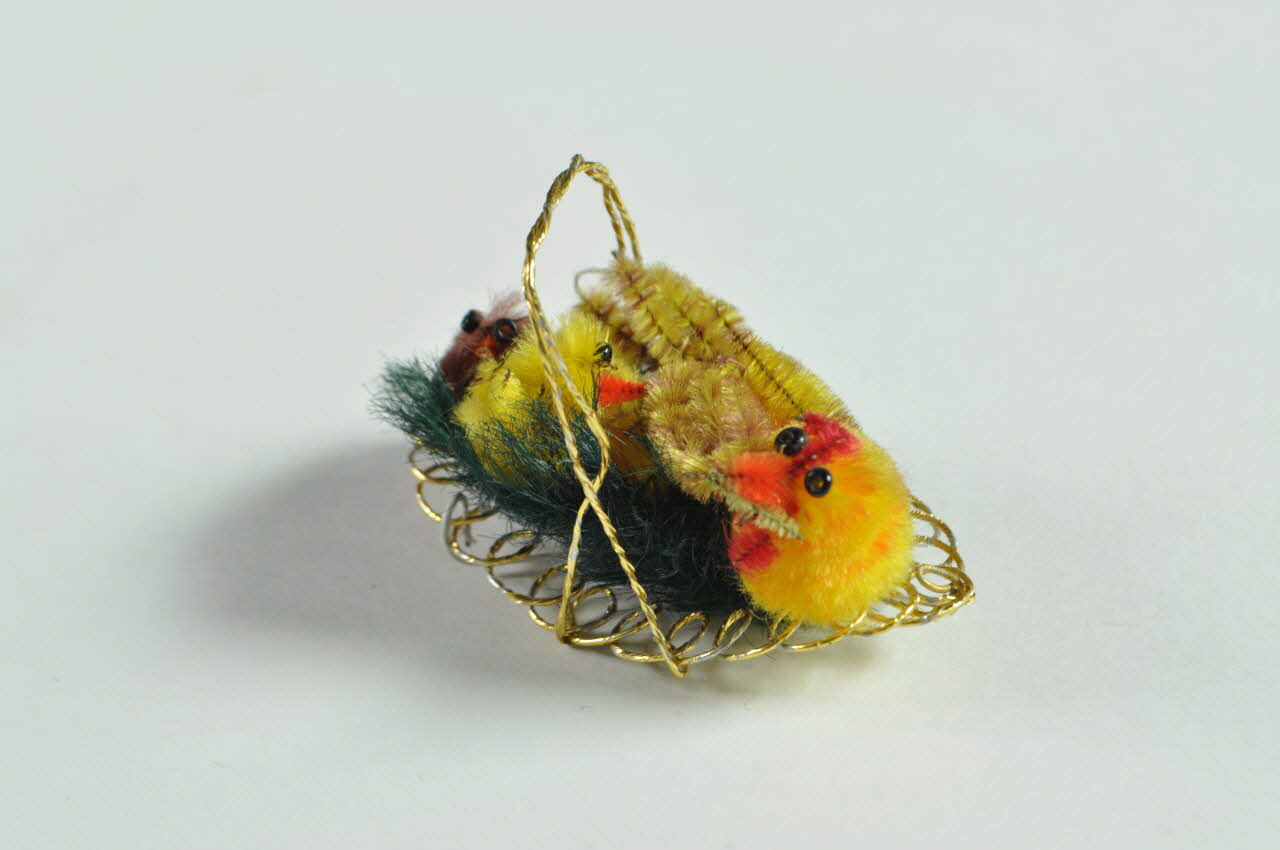 Hôpital Pasteur - Personnel et malades SOUVENIR Nid d'oiseau miniature Île-de-France, France 1999/12 2002.106.20.1 Photo Mucem