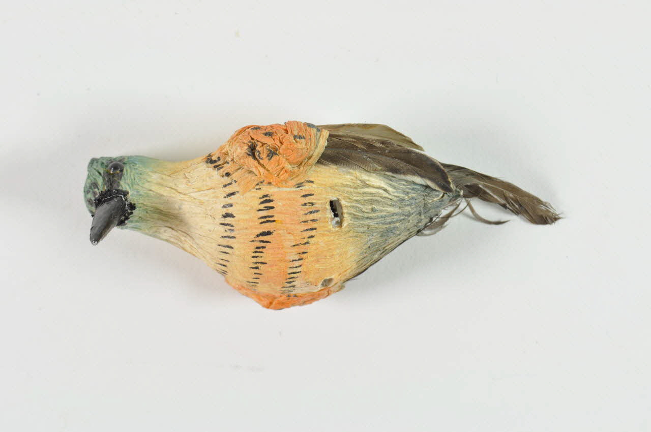 Hôpital Pasteur - Personnel et malades SOUVENIR Oiseau en papier mâché Île-de-France, France 1999/12 2002.106.21 Photo Mucem