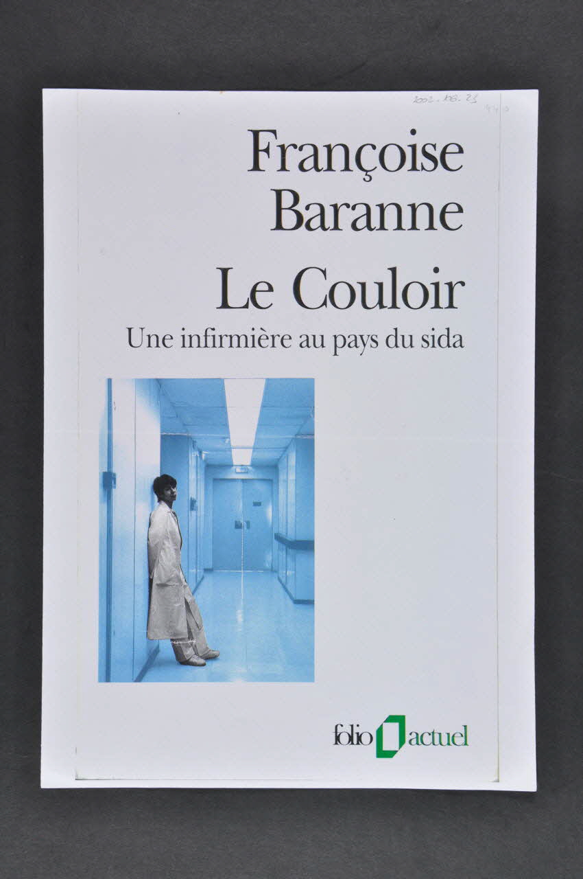 Hôpital Pasteur - Personnel et malades Photocopie Le couloir. Une infirmière au pays du sida" Île-de-France, France 1999/12 2002.106.23 Photo Mucem