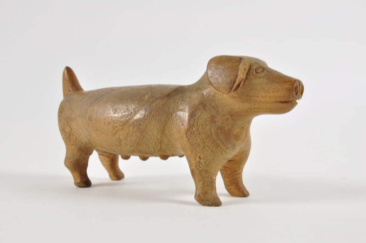 Xavier Parguey bibelot-souvenir Chienne Franche-Comté, France 1943 1943.73.4 Photo Mucem