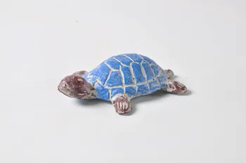Hôpital Pasteur - Personnel et malades bibelot-souvenir Tortue miniature France 1999/12 2002.106.34  Photo Mucem