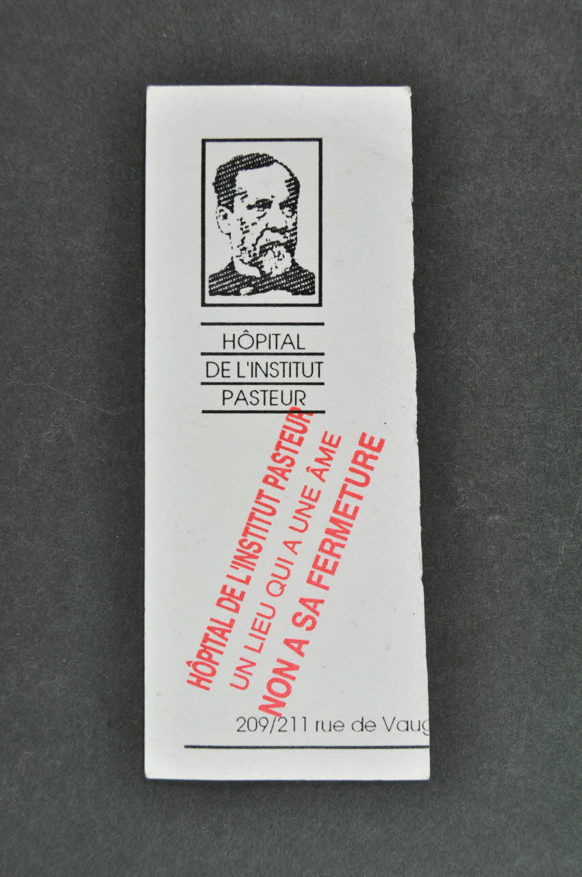 Hôpital Pasteur - Personnel et malades carte de correspondance "Hôpital de l'Institut Pasteur / Un lieu qui a une âme / Non à sa fermeture." Île-de-France, France 1999/12 2002.106.6 Photo Mucem