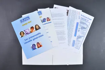 Durex Dossier Les préservatifs Durex ; le préservatif mode d'emploi ; histoire du préservatif. France 2002 2002.108.3.1-6 Photo Mucem