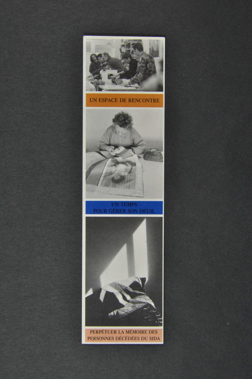 Le Patchwork Des Noms marque-page "Le Patchwork des Noms / Un espace de rencontre / Un temps pour gérer son deuil / Perpétuer la mémoire des personnes décédées du sida" Île-de-France, France 1989 2002.109.14 Photo Mucem
