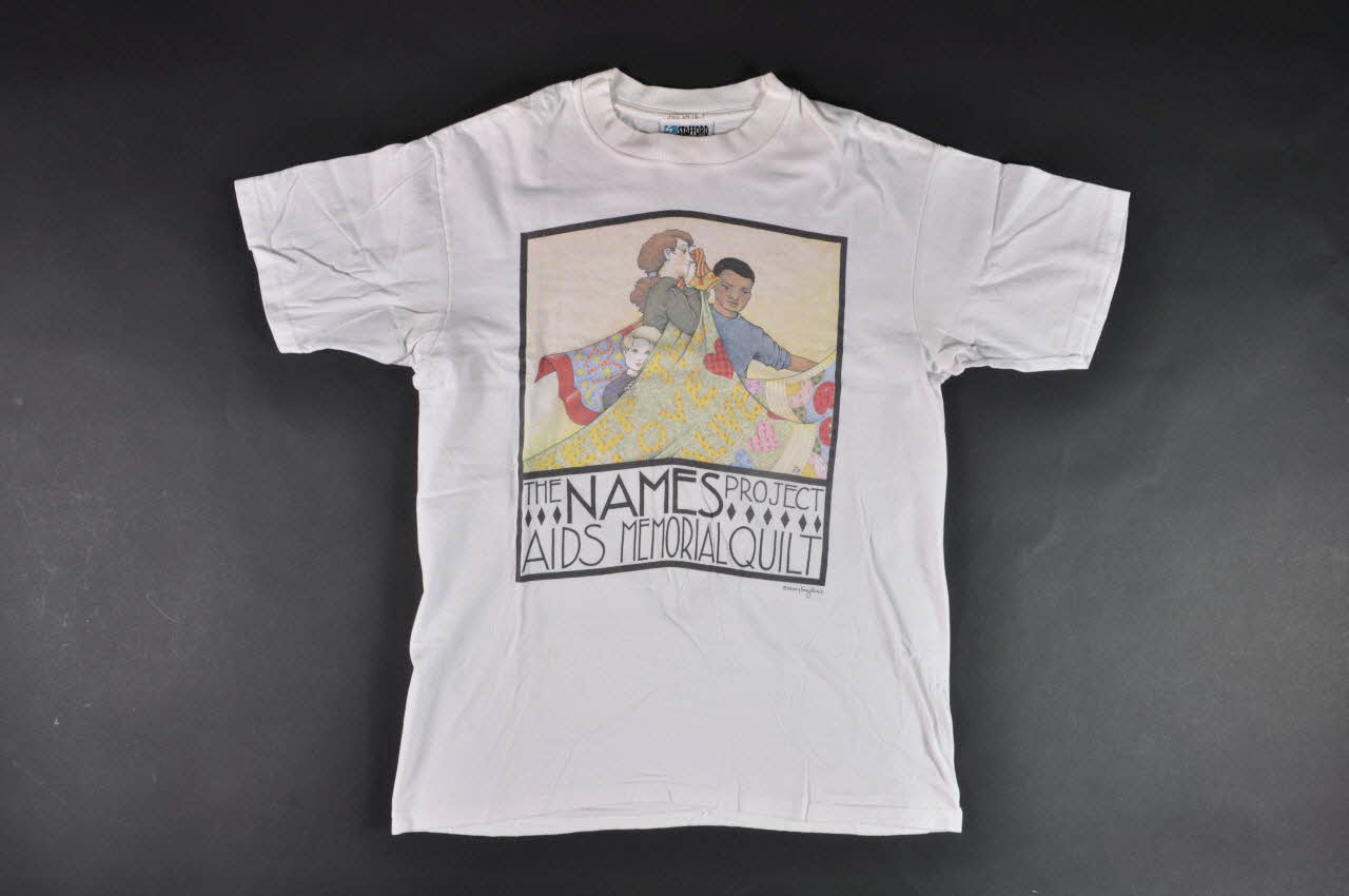 The Names Project Usa T shirt "The Names Project AIDS Memorial Quilt" Grande Bretagne 1991 2002.109.18 Photo Mucem