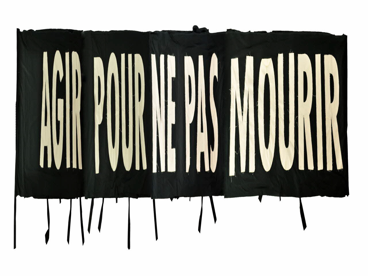 Act Up-Paris banderole "Agir pour ne pas mourir" Île-de-France, France 2000/6 2002.110.104 Photo Mucem