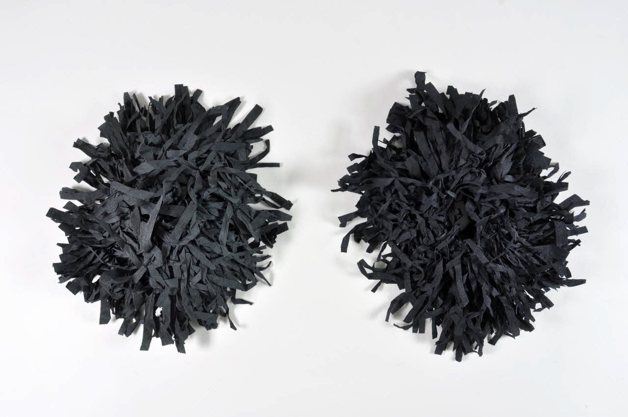 Act Up-Paris Tenue de pom pom girl Île-de-France, France 2001/6 2002.110.106.3.1-2 Photo Mucem