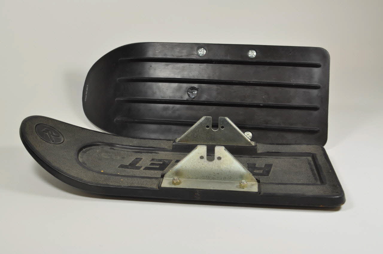 Rollet Surf skateboard Franche-Comté, France 1975-1979 2000.29.102.1-2 Photo Mucem