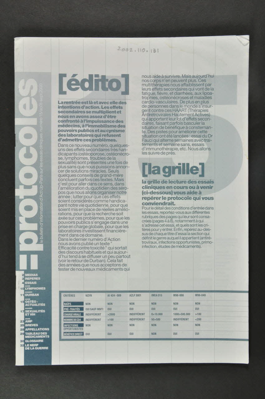 Act Up-Paris Bulletin d'information " Les effets secondaires se multiplient et nous en avons assez d'être confrontés à l'impuissance des médecins, à l'immobilisme des pouvoirs publics et au cynisme des laboratoires qui refusent d"admettre ces problèmes..." France 2000 2002.110.131 Photo Mucem