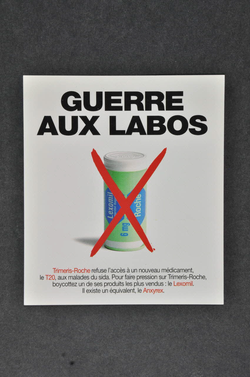 Act Up-Paris autocollant "Guerre aux labos"  / "Trimeris-Roche refuse l'accès à un nouveau médicament, le T 20, aux malades du sida. Pour faire pression sur Trimeris-Roche, boycottez un de ses produits les plus vendus : le Lexomil. il existe un équivalent, le Anxyrex." Île-de-France, France 2001 2002.110.18 Photo Mucem