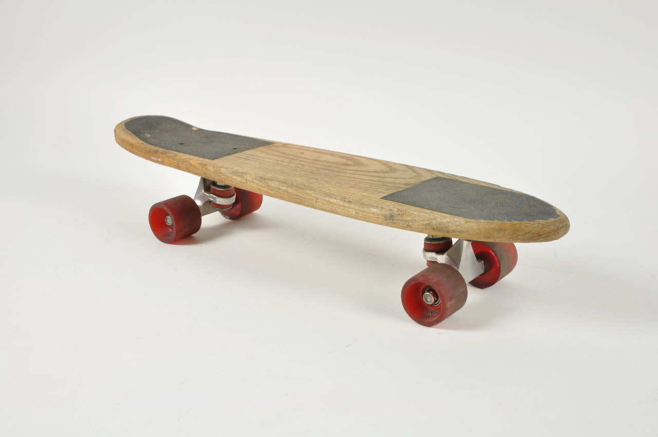 ACS ; Power Paw skateboard Etats-Unis 1975-1979 2000.29.146.1-7 Photo Mucem