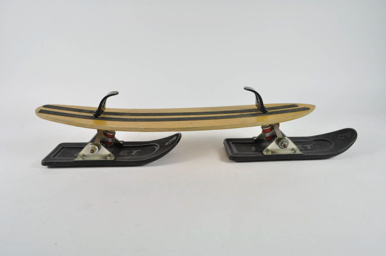 Berkat ; Rollet Surf skateboard Franche-Comté, France 1975-1979 2000.29.155.1-5 Photo Mucem