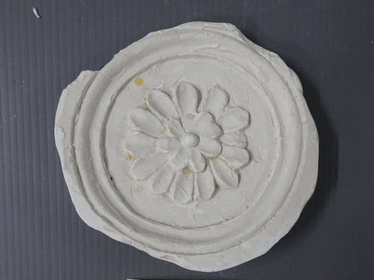 Maurice Coz moulage Détail de la traverse supérieure d'une armoire Bourgogne, France 1941/7/10 1941.38.51 Photo