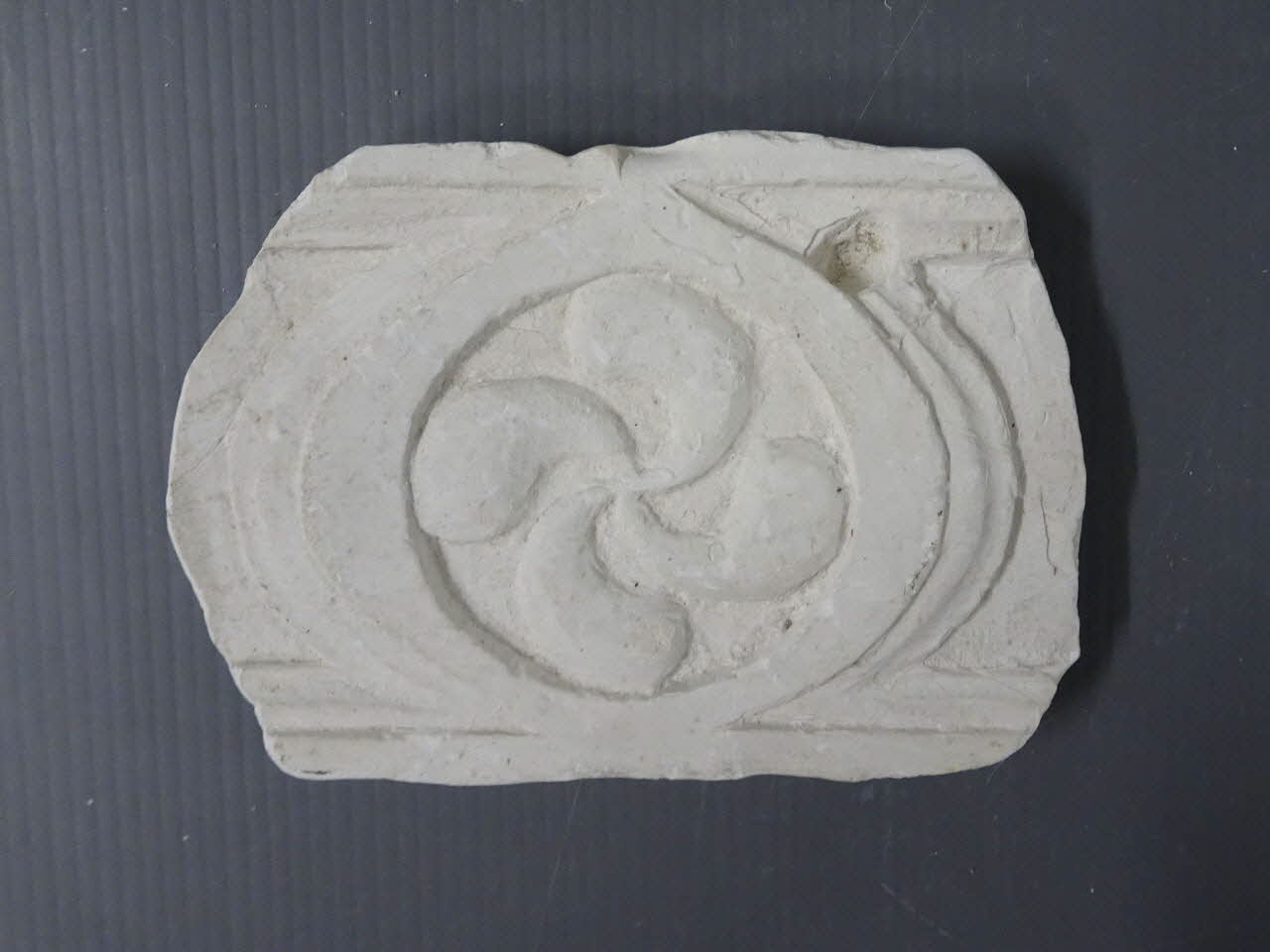 Maurice Coz moulage Détail de la traverse supérieure d'une armoire Bourgogne, France 1941/7/14 1941.38.58 Photo