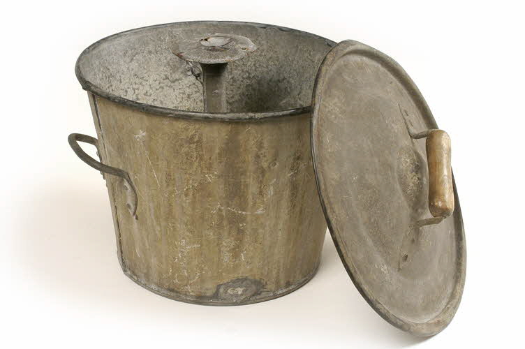 lessiveuse 1983.42.1.1-4 Photo Mucem / Anne Maigret