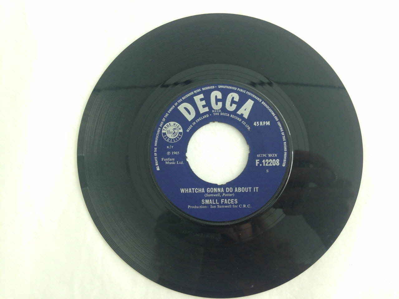 Small Faces ; Decca disque 45 tours Watcha gonna do about it Angleterre 1965 2001.69.16.3763 Photo Mucem