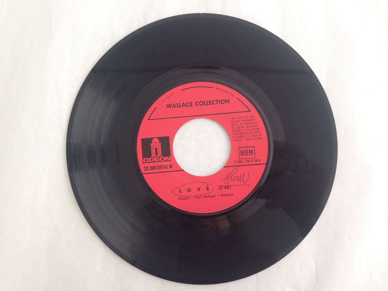 disque 45 tours Fly me to the earth 2001.69.16.3764 Photo Mucem