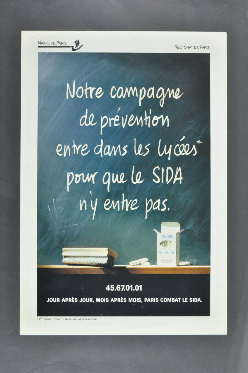 Mairie De Paris, Rectorat De Paris affiche "Notre campagne de prévention entre dans les lycées pour que le SIDA n'y entre pas" / "Jour après jour, mois après mois, Paris combat le sida" /  * 1ère phase : dans 32 lycées de statut municipal. Île-de-France, France 1992/4 2002.112.19 Photo Mucem